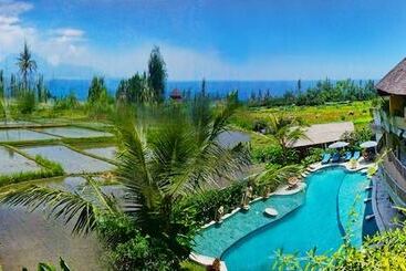هتل Floating Leaf Eco Luxury Retreat