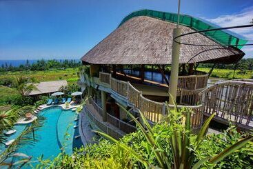 هتل Floating Leaf Eco Luxury Retreat