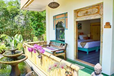 هتل Floating Leaf Eco Luxury Retreat