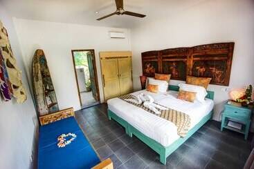 هتل Floating Leaf Eco Luxury Retreat