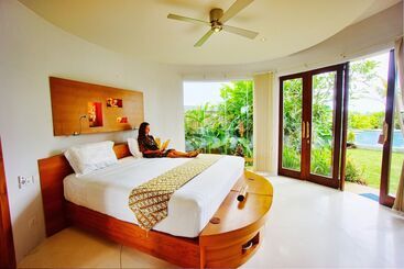 هتل Floating Leaf Eco Luxury Retreat