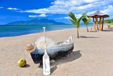 هتل Coconut Garden Beach Resort