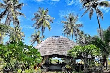 هتل Coconut Garden Beach Resort