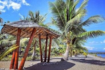 هتل Coconut Garden Beach Resort