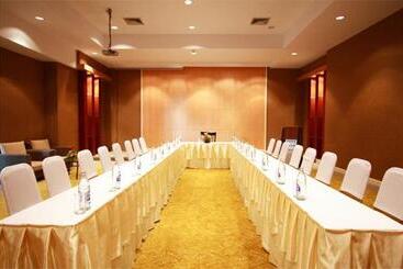 هتل Golden Crown Grand