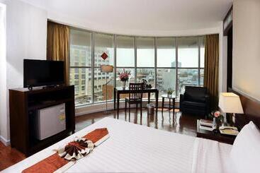 هتل Golden Crown Grand