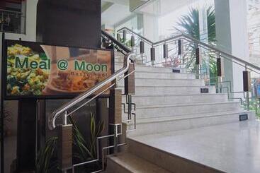 هتل Golden Crown Grand