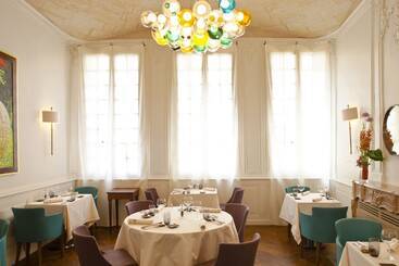 هتل La Maison D'uzès Relais & Châteaux