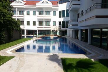 هتل Malahit Exclusive City