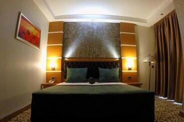 هتل Malahit Exclusive City