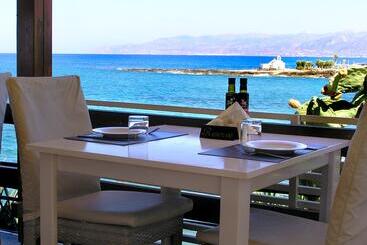 호텔 Porto Greco Village Beach