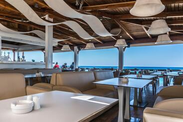 호텔 Porto Greco Village Beach