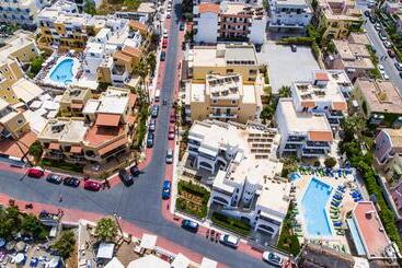 호텔 Porto Greco Village Beach