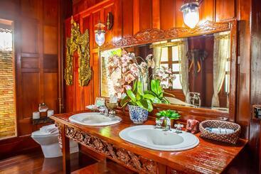 هتل Royal Thai Villas Phuket