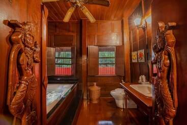 هتل Royal Thai Villas Phuket