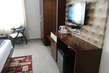 هتل Taj Heights