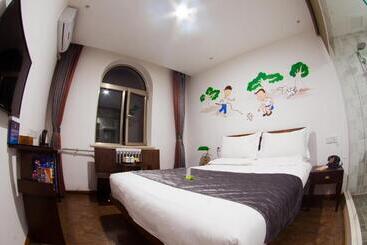 Time Traveller Hotel   Near Beijing Lama Temple, The Imperial College, Ghost Street, Beihai Park, Ji