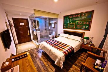 Time Traveller Hotel Near Beijing Lama Temple, The Imperial College, Ghost Street, Beihai Park, Ji