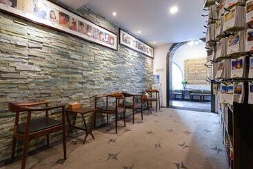 Time Traveller Hotel   Near Beijing Lama Temple, The Imperial College, Ghost Street, Beihai Park, Ji