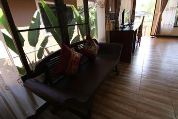 Little Teak Home Stay - San Sai