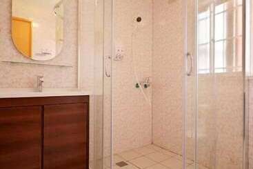 تختخواب و صبحانه He Feng Homestay