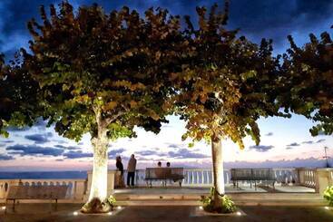 تختخواب و صبحانه La Casa In Piazza