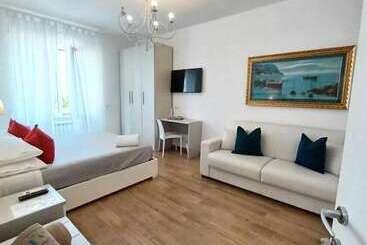 تختخواب و صبحانه La Casa In Piazza