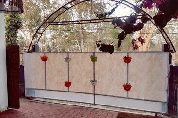 تختخواب و صبحانه Homestay By The Tea Garden Dibrugarh