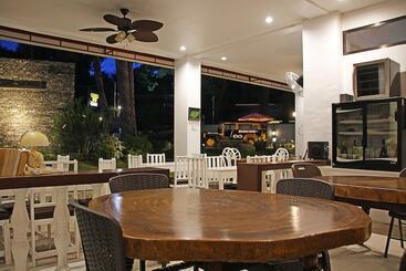 هتل 1888 Beach Resort
