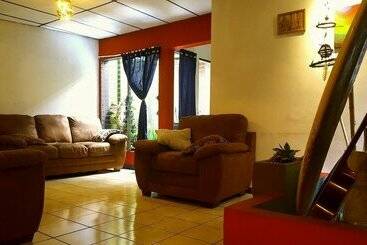 هتل Hostal Vital Yek