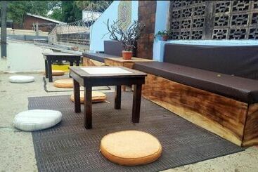 هتل Hostal Vital Yek