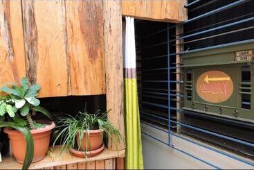 هتل Hostal Vital Yek