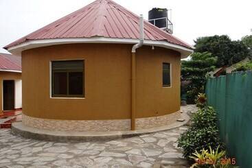هتل Kalalo Cottage Inn