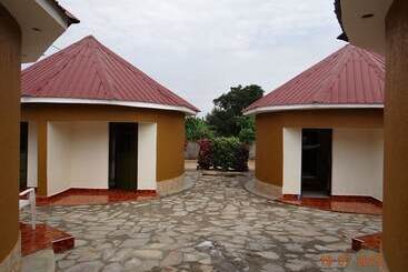 هتل Kalalo Cottage Inn