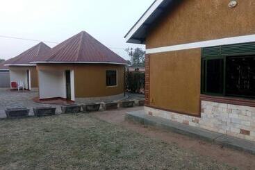 هتل Kalalo Cottage Inn