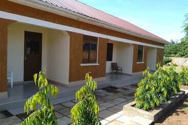 هتل Kalalo Cottage Inn