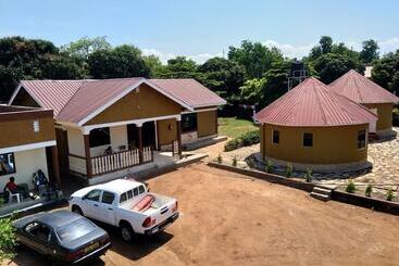 هتل Kalalo Cottage Inn