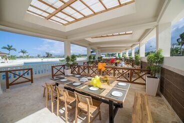 هتل Ocean Village 13