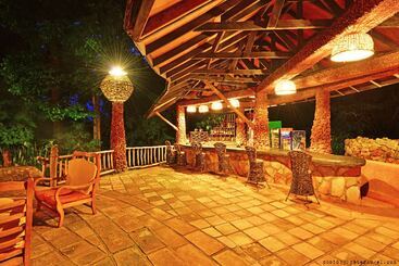 هتل The Rainforest Geo Lodge