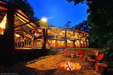 هتل The Rainforest Geo Lodge