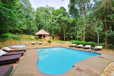 هتل The Rainforest Geo Lodge