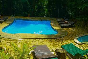 هتل The Rainforest Geo Lodge