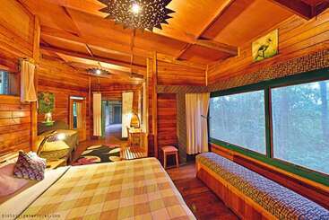 هتل The Rainforest Geo Lodge