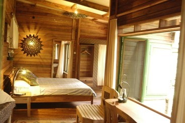 هتل The Rainforest Geo Lodge