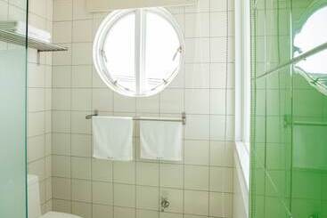 تختخواب و صبحانه Blue Sea Sunny Sea View Homestay