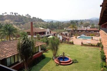 هتل Campestre Hacienda Caracha