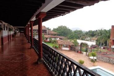 هتل Campestre Hacienda Caracha