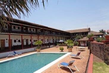 هتل Campestre Hacienda Caracha