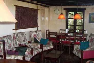 هتل Castle Forest Lodge
