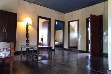 هتل Castle Forest Lodge